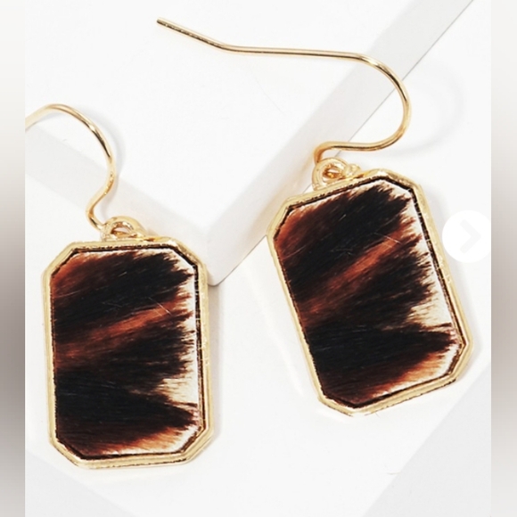 🆕 Tiny Leopard Earrings - Picture 1 of 1